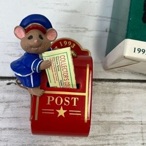 HALLMARK “IT’S IN THE MAIL” 1993 vintage Christmas ornament mouse & mailbox